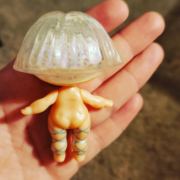 MGA LOL Surprise Dolls Winter Disco Series On Poine - Picture 3 of 4